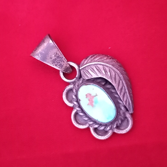 VERY VINTAGE Native American Natural Turquoise Sterling Silver w Feather PENDANT - Picture 5 of 16